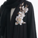 detail broderie abaya kimono fleuri muslim mine